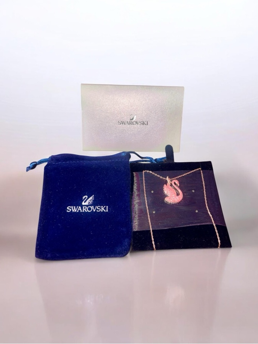 💎 Swarovski Iconic pink crystal swan pendant necklace 5647552 - Picture 2 of 6